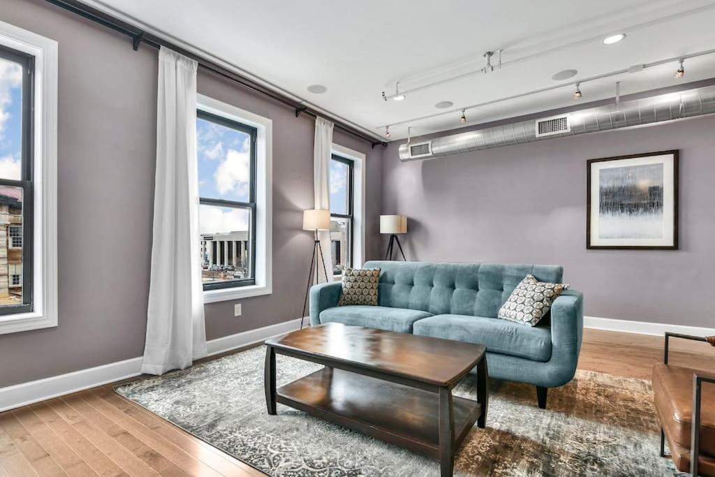 Lovely 2-bedroom Unit In Springfriend Apartment
